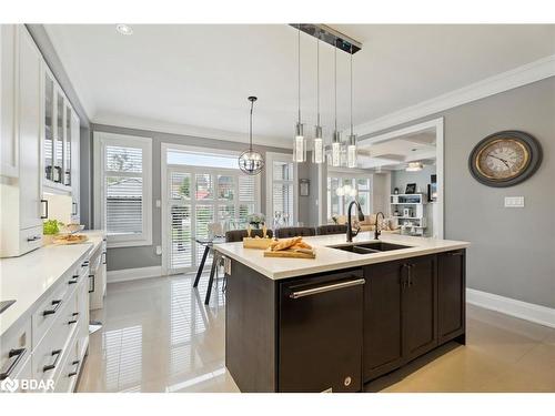 16 Oliver'S Mill Road Road, Springwater, ON - Indoor Photo Showing Kitchen With Double Sink With Upgraded Kitchen