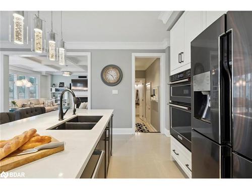 16 Oliver'S Mill Road Road, Springwater, ON - Indoor Photo Showing Kitchen With Double Sink With Upgraded Kitchen