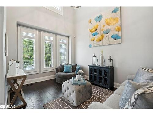 16 Oliver'S Mill Road Road, Springwater, ON - Indoor Photo Showing Living Room