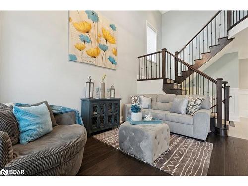 16 Oliver'S Mill Road Road, Springwater, ON - Indoor Photo Showing Living Room