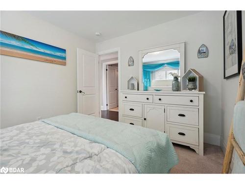 16 Oliver'S Mill Road Road, Springwater, ON - Indoor Photo Showing Bedroom