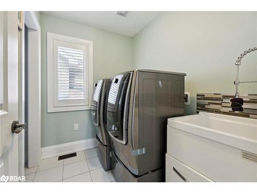 16 Oliver'S Mill Road Road, Springwater, ON - Indoor Photo Showing Laundry Room