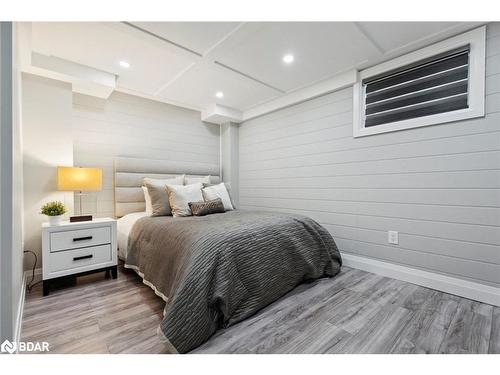 16 Oliver'S Mill Road Road, Springwater, ON - Indoor Photo Showing Bedroom