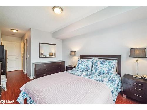 204-330 Red Maple Road, Richmond Hill, ON - Indoor Photo Showing Bedroom