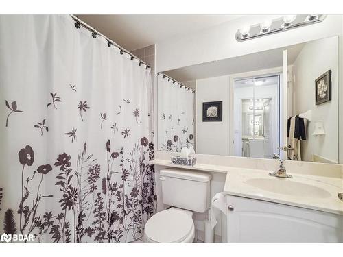 204-330 Red Maple Road, Richmond Hill, ON - Indoor Photo Showing Bathroom