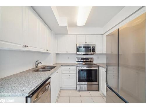 204-330 Red Maple Road, Richmond Hill, ON - Indoor Photo Showing Kitchen With Stainless Steel Kitchen With Double Sink