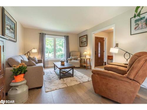 116 Herrell Avenue, Barrie, ON - Indoor Photo Showing Living Room