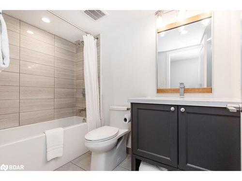 307-80 Horseshoe Boulevard, Oro-Medonte, ON - Indoor Photo Showing Bathroom