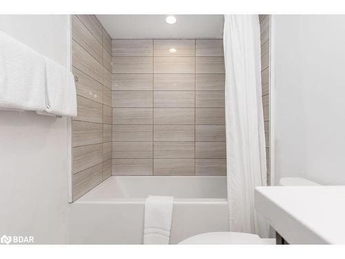 307-80 Horseshoe Boulevard, Oro-Medonte, ON - Indoor Photo Showing Bathroom