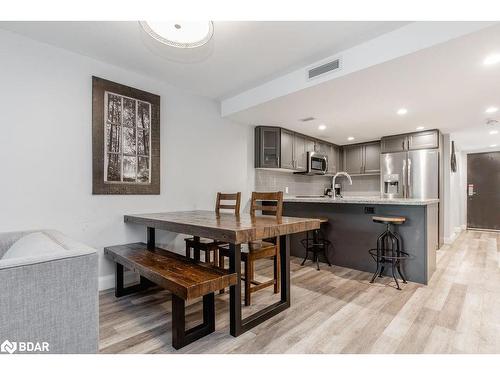 307-80 Horseshoe Boulevard, Oro-Medonte, ON - Indoor Photo Showing Dining Room