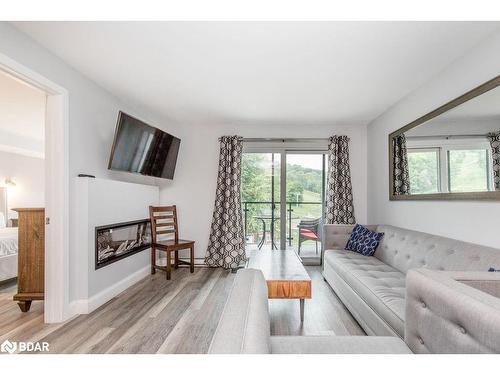 307-80 Horseshoe Boulevard, Oro-Medonte, ON - Indoor Photo Showing Living Room With Fireplace