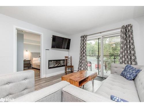 307-80 Horseshoe Boulevard, Oro-Medonte, ON - Indoor Photo Showing Living Room With Fireplace