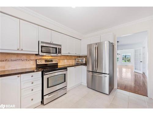 33 Glen Oak Court, Barrie, ON - Indoor Photo Showing Kitchen