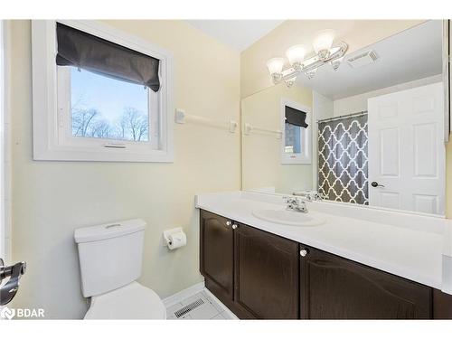 33 Glen Oak Court, Barrie, ON - Indoor Photo Showing Bathroom