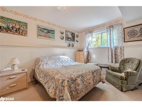 293 Duckworth Street, Barrie, ON - Indoor Photo Showing Bedroom