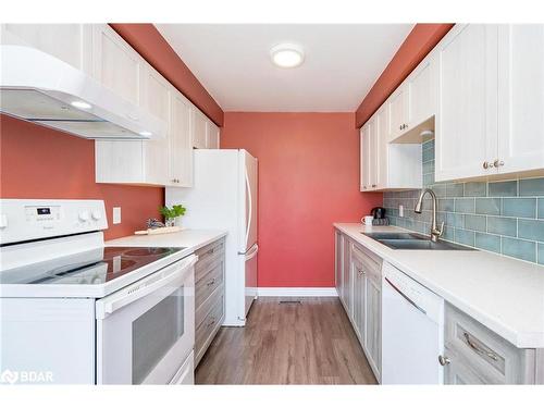 117 Nathan Crescent, Barrie, ON - Indoor Photo Showing Kitchen With Double Sink