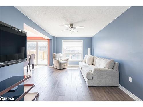 117 Nathan Crescent, Barrie, ON - Indoor Photo Showing Living Room