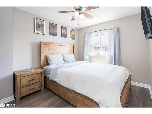 117 Nathan Crescent, Barrie, ON - Indoor Photo Showing Bedroom