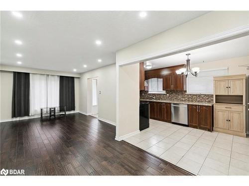 Upper-11 Juniper Crescent, Brampton, ON - Indoor Photo Showing Kitchen