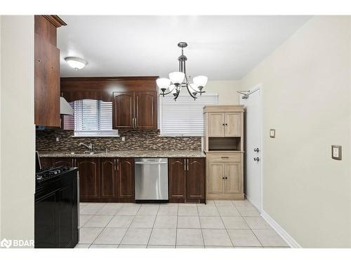 Upper-11 Juniper Crescent, Brampton, ON - Indoor Photo Showing Kitchen