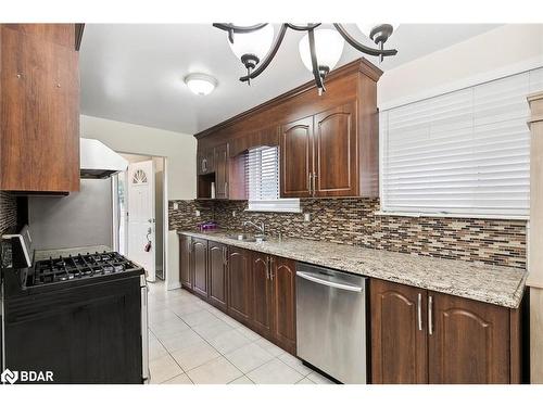 Upper-11 Juniper Crescent, Brampton, ON - Indoor Photo Showing Kitchen