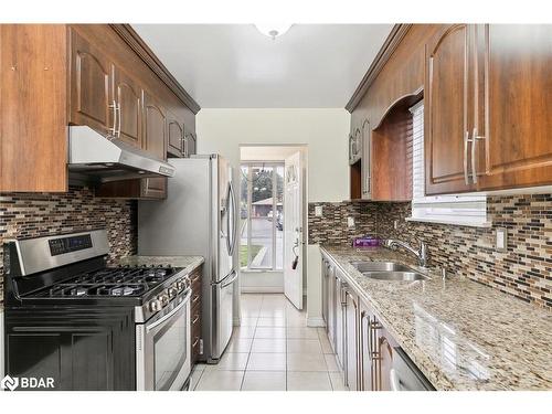 Upper-11 Juniper Crescent, Brampton, ON - Indoor Photo Showing Kitchen With Double Sink With Upgraded Kitchen