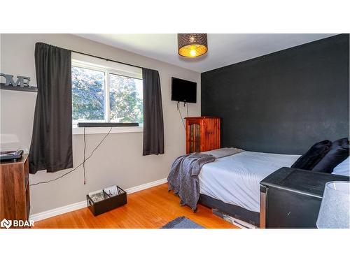 27 Highcroft Road, Barrie, ON - Indoor Photo Showing Bedroom