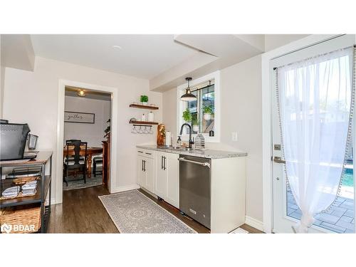 27 Highcroft Road, Barrie, ON - Indoor Photo Showing Kitchen