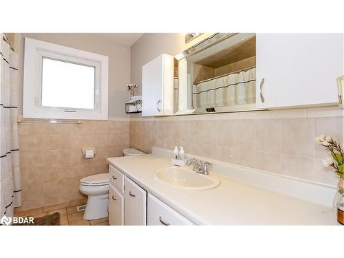 27 Highcroft Road, Barrie, ON - Indoor Photo Showing Bathroom