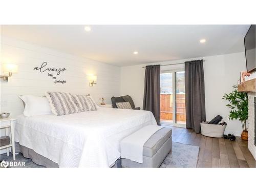 27 Highcroft Road, Barrie, ON - Indoor Photo Showing Bedroom