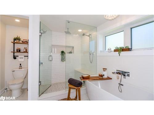 27 Highcroft Road, Barrie, ON - Indoor Photo Showing Bathroom