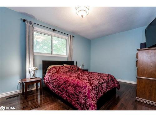 J5-63 Ferris Lane, Barrie, ON - Indoor Photo Showing Bedroom