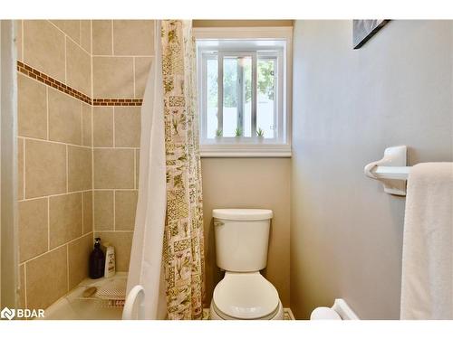 31 Harwood Drive, Barrie, ON - Indoor Photo Showing Bathroom