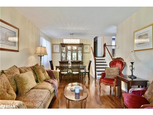 31 Harwood Drive, Barrie, ON - Indoor Photo Showing Living Room