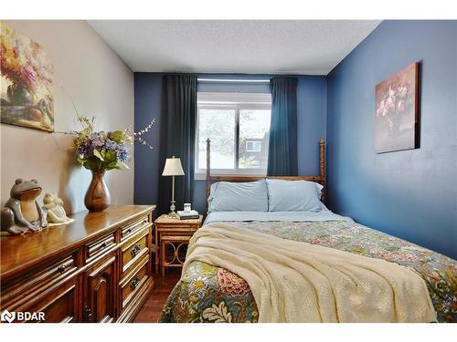 31 Harwood Drive, Barrie, ON - Indoor Photo Showing Bedroom