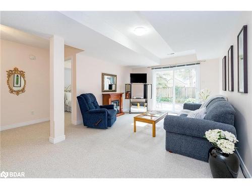 33 Royal Beech Drive, Wasaga Beach, ON - Indoor Photo Showing Living Room