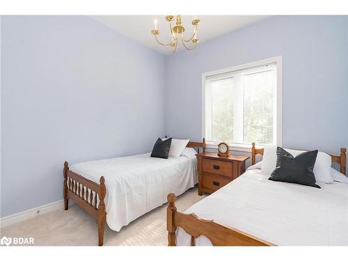 33 Royal Beech Drive, Wasaga Beach, ON - Indoor Photo Showing Bedroom