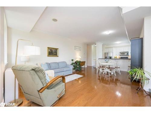 401-200 Collier Street, Barrie, ON - Indoor Photo Showing Living Room