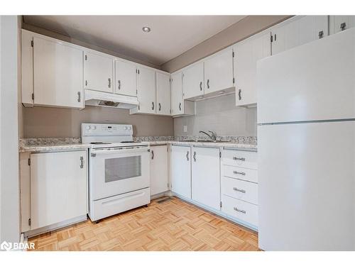 94 Christie Crescent, Barrie, ON - Indoor Photo Showing Kitchen