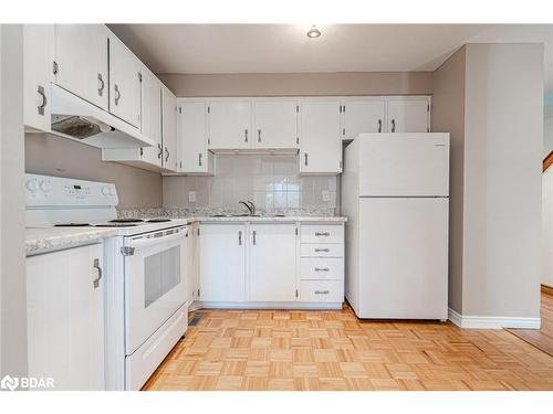 94 Christie Crescent, Barrie, ON - Indoor Photo Showing Kitchen