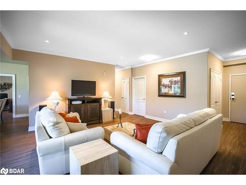 101-720 Yonge Street Street, Barrie, ON - Indoor Photo Showing Living Room