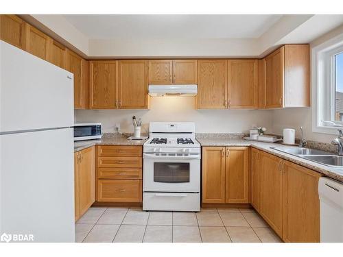 37 Gunsolus Road, Lindsay, ON - Indoor Photo Showing Kitchen With Double Sink