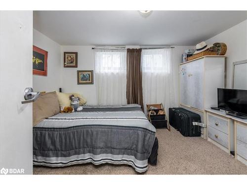 48 Brant Street W, Orillia, ON - Indoor Photo Showing Bedroom