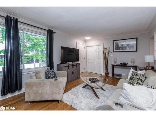 48 Brant Street W, Orillia, ON - Indoor Photo Showing Living Room