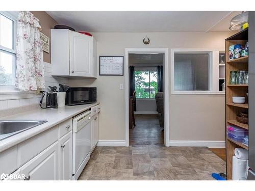 48 Brant Street W, Orillia, ON - Indoor Photo Showing Kitchen