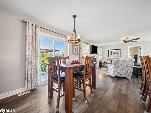 35 Grace Crescent Crescent, Oro-Medonte, ON - Indoor Photo Showing Dining Room