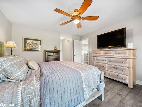 35 Grace Crescent Crescent, Oro-Medonte, ON - Indoor Photo Showing Bedroom