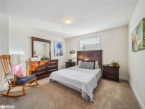 35 Grace Crescent Crescent, Oro-Medonte, ON - Indoor Photo Showing Bedroom