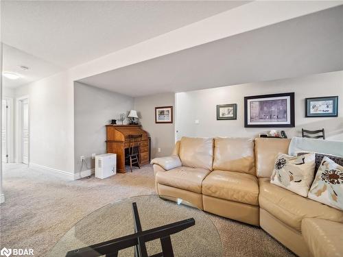 35 Grace Crescent Crescent, Oro-Medonte, ON - Indoor Photo Showing Living Room