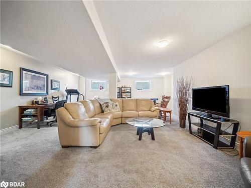 35 Grace Crescent Crescent, Oro-Medonte, ON - Indoor Photo Showing Living Room